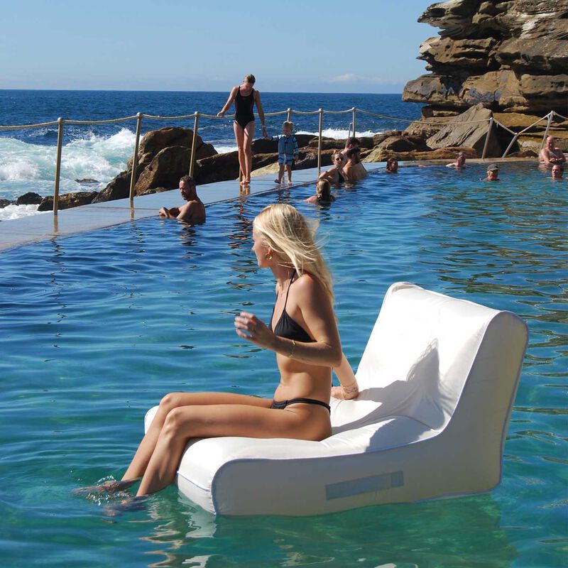 SUNNYLiFE Luxe Floating Chair image number 1